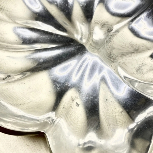 Vintage 90s Cast Aluminum 15" Leaf Bowl By Ihi India - Picture 5 of 7